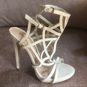 💛👠👠 Bebe white caged sandals